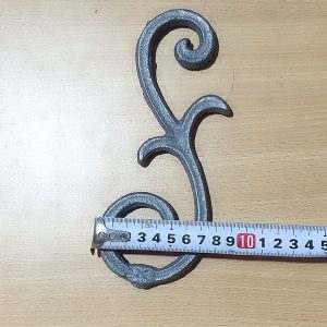 Bông gang chữ S đúc sắc nét, bền đẹp, phù hợp cửa cổng, hàng rào và lan can sắt mỹ thuật. Gang Mỹ Thuật cung cấp đa dạng mẫu mã, giá tốt, giao hàng toàn quốc.
