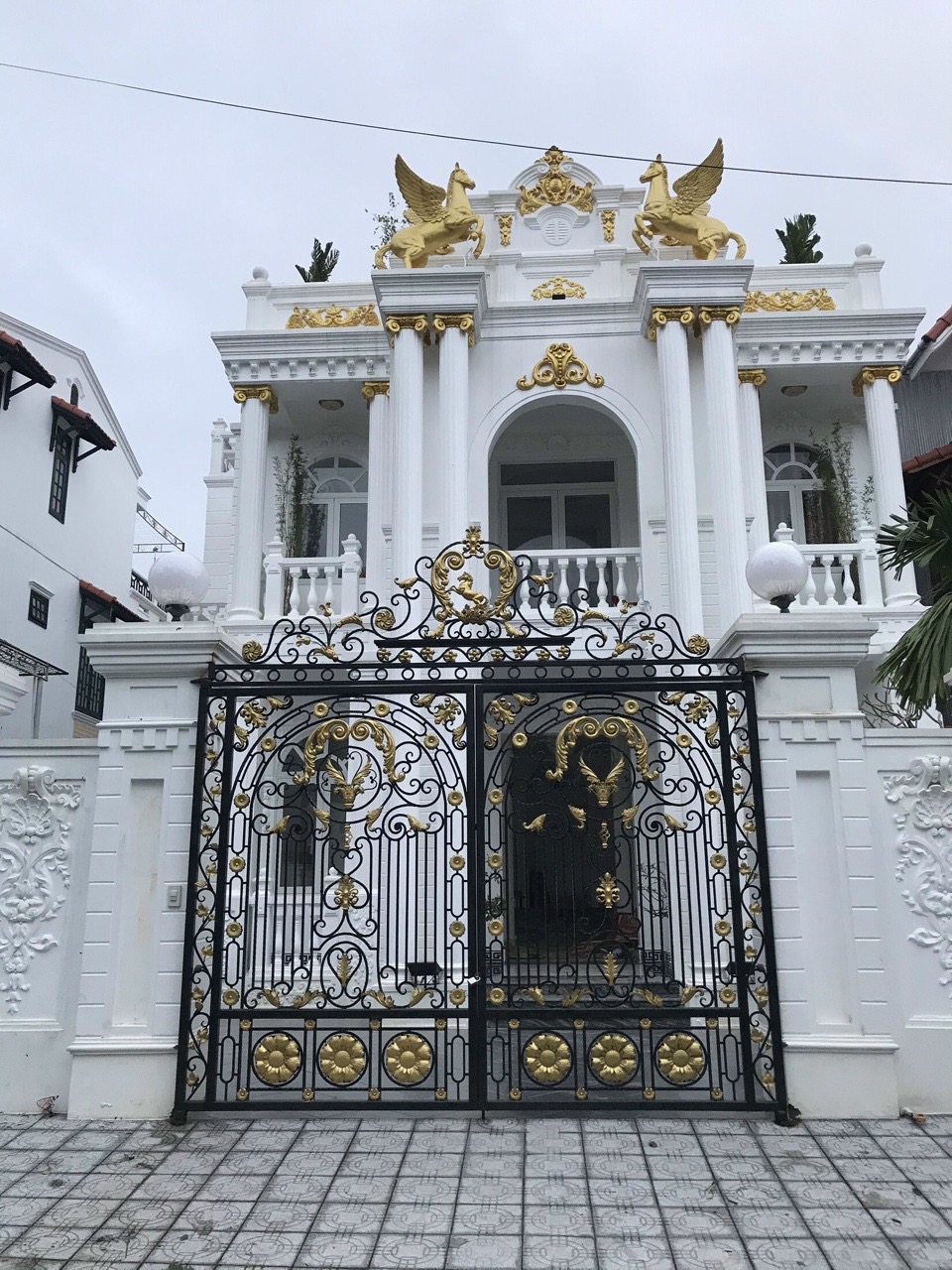 Mẫu cửa sắt mỹ thuật villa đẹp Mẫu cửa sắt mỹ thuật villa đẹp